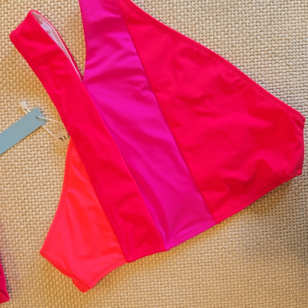 Popvil Cutout One-Shoulder Color Block Bikini Set - Picture 7 of 11